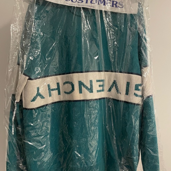 Authentic Men’s Givenchy Sweater Size Large - Picture 3 of 15